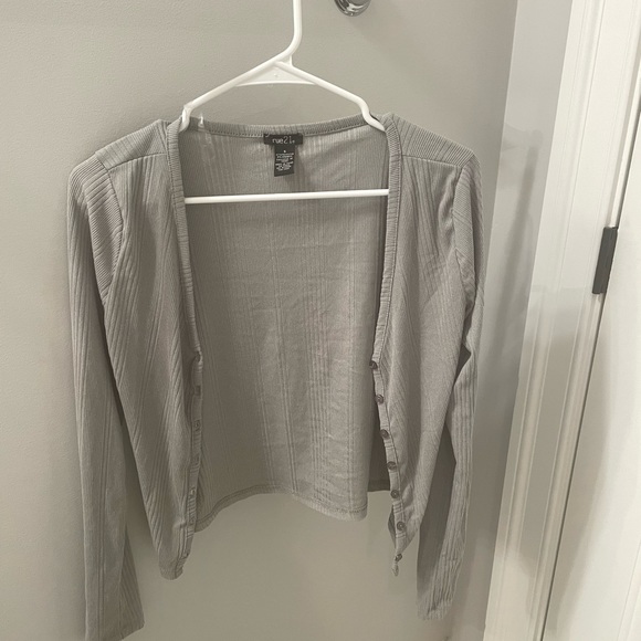 CLOTHING: Light gray Fall sweater/ Button up. BRAND: Rue 21. SIZE: small - Picture 3 of 3